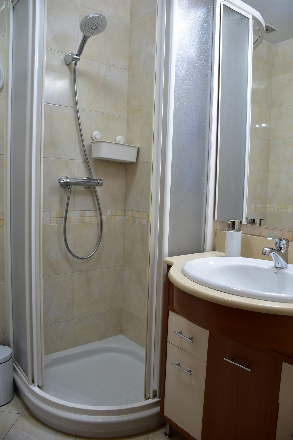 Habitación 1 · Baño de uso exclusivo fuera de la habitación