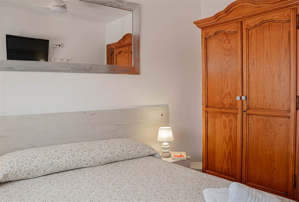 Habitación 2 · Armario y distribución