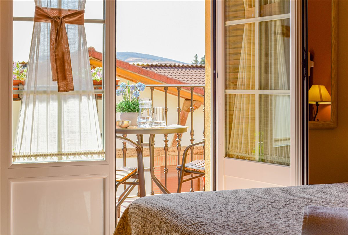 Habitación 4 · Balcón compartido H4–H5