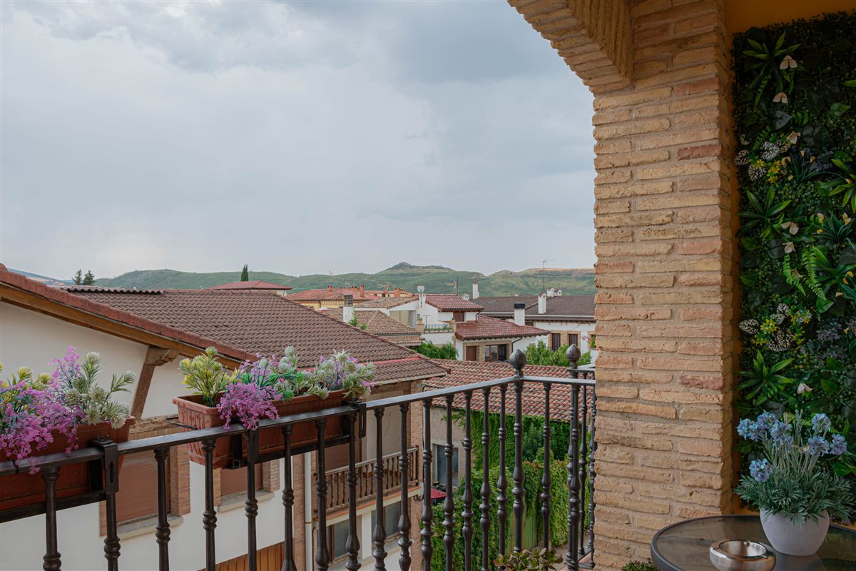 Habitación 4 · Balcón compartido H4–H5